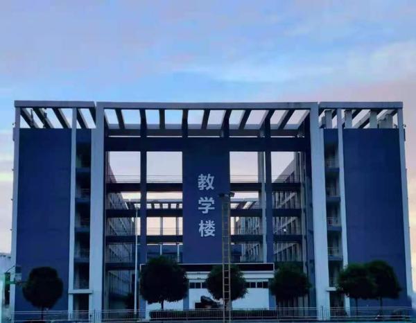 南宁师大教育楼.jpg